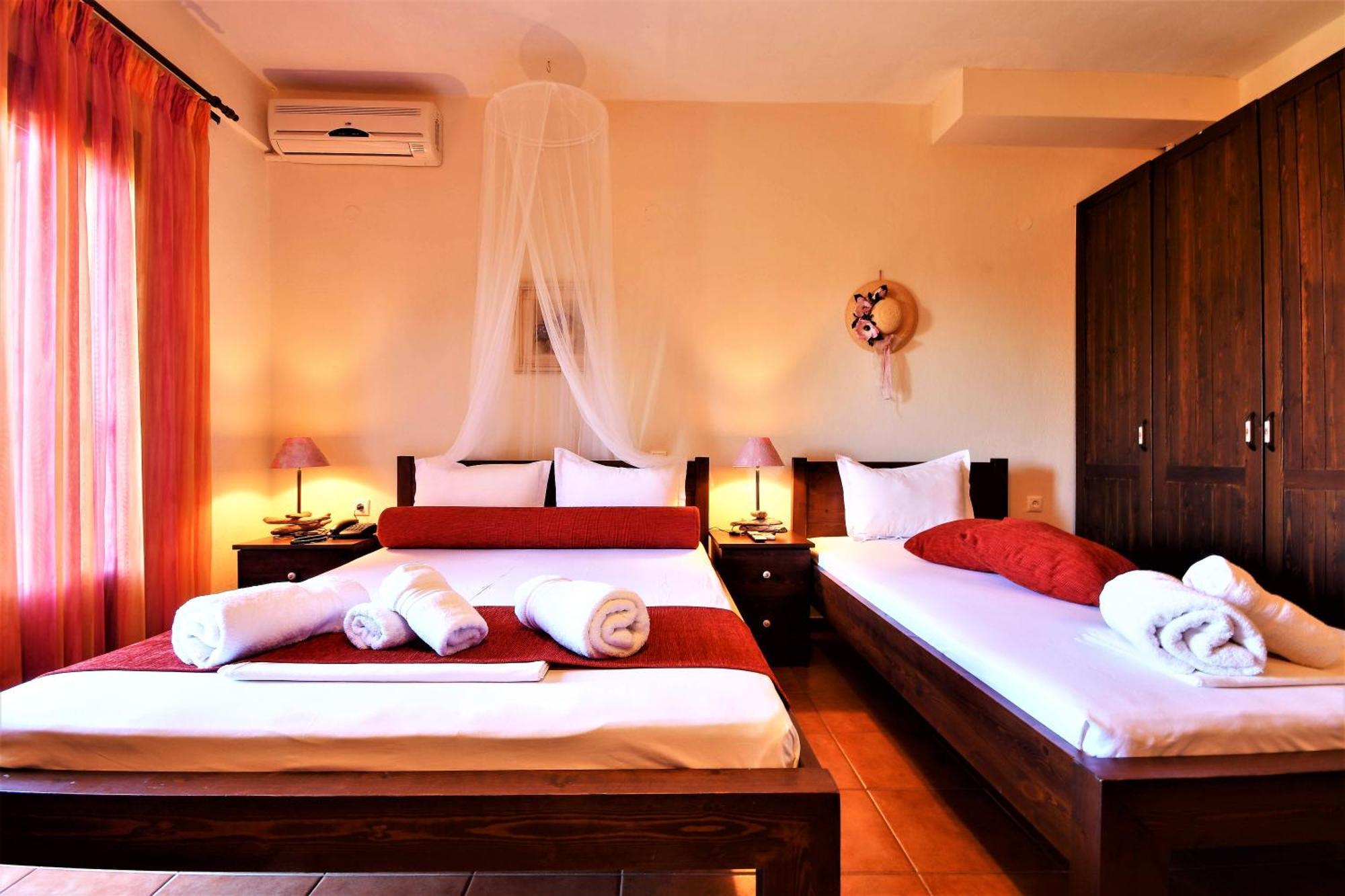 Guesthouse Amanitis Caesarea Skiti Bagian luar foto